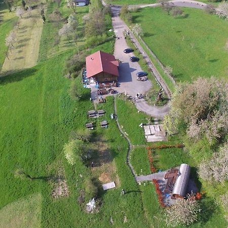 Le Chalet Du Chemin Et Sa Roulotte Berviller-en-Moselle Exterior foto
