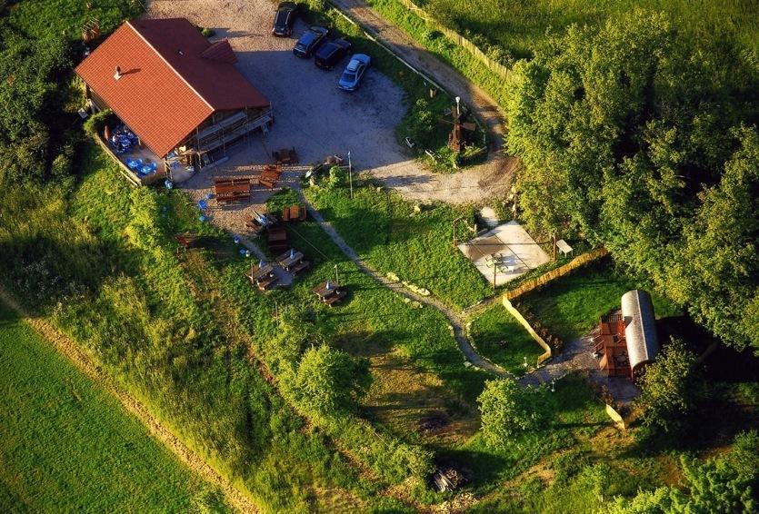 Le Chalet Du Chemin Et Sa Roulotte Berviller-en-Moselle Exterior foto