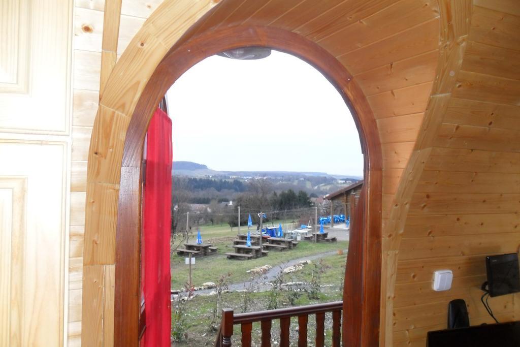 Le Chalet Du Chemin Et Sa Roulotte Berviller-en-Moselle Exterior foto