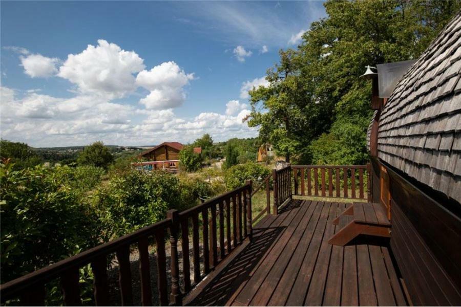 Le Chalet Du Chemin Et Sa Roulotte Berviller-en-Moselle Exterior foto
